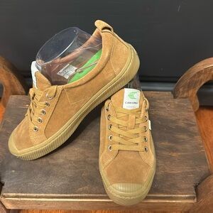 Cariuma Brown Low-Top Sneakers